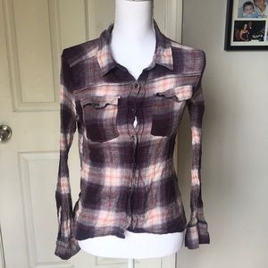 2 for $5 🍄 Plaid button up